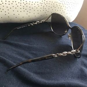Gucci sunglasses 4250 like new condition